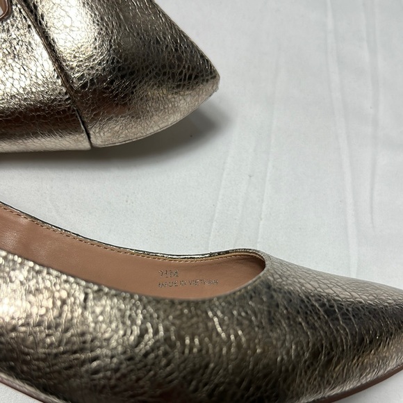 Paolo Gold Metallic Heels Sleek Design with Pointed Toe - Picture 11 of 11
